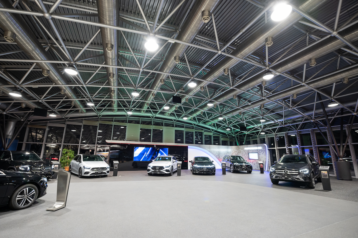 Mercedes, gli show room si trasformano in point of Experience