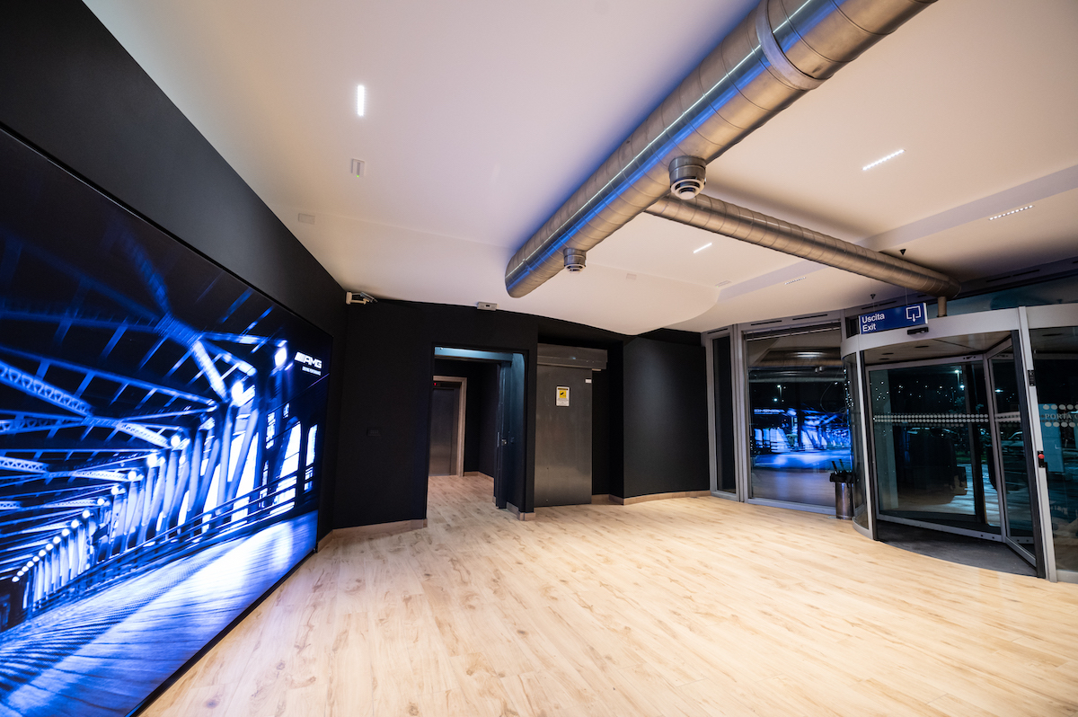 Mercedes, gli show room si trasformano in point of Experience