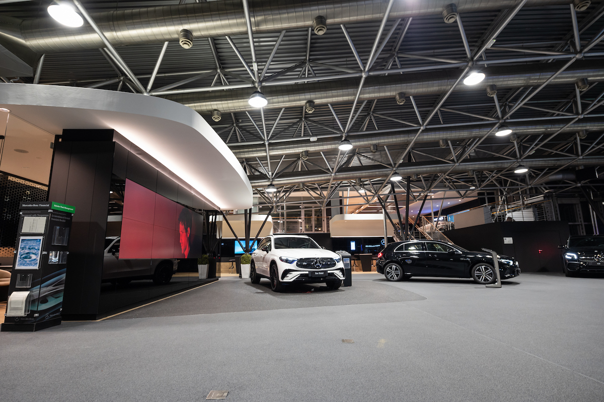 Mercedes, gli show room si trasformano in point of Experience