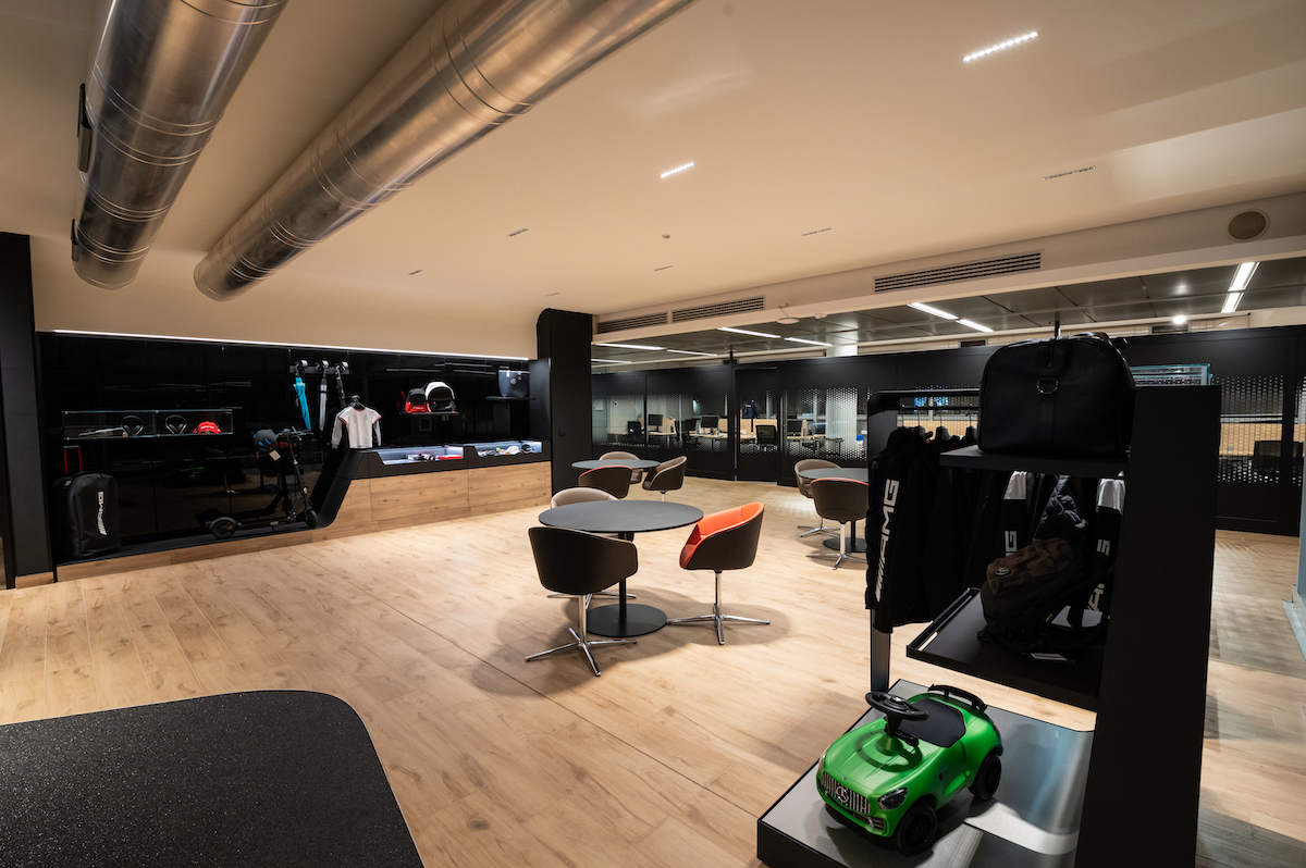 Mercedes, gli show room si trasformano in point of Experience