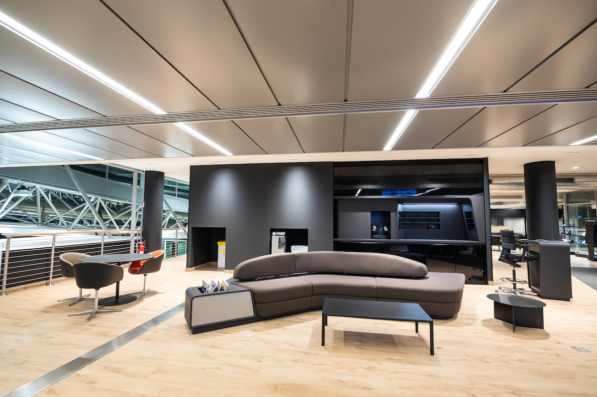 Mercedes, gli show room si trasformano in point of Experience