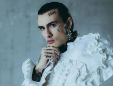 Ecco perché FdI vuole fuori da Sanremo 2023 Rosa Chemical: “Basta genderfluid”