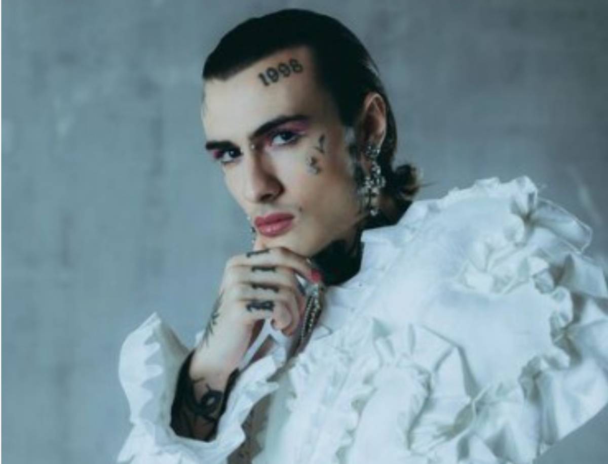 Ecco perché FdI vuole fuori da Sanremo 2023 Rosa Chemical: “Basta genderfluid” Ecco perché FdI vuole fuori da Sanremo 2023 Rosa Chemical: “Basta genderfluid”