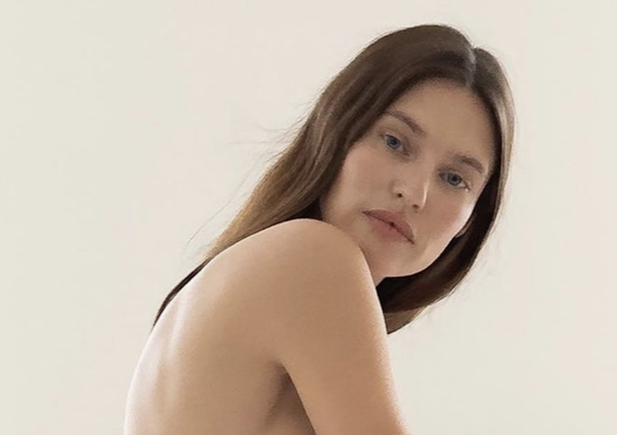 Bianca Balti choc: “Vicino alla scuola di mia figlia c’era un uomo armato”