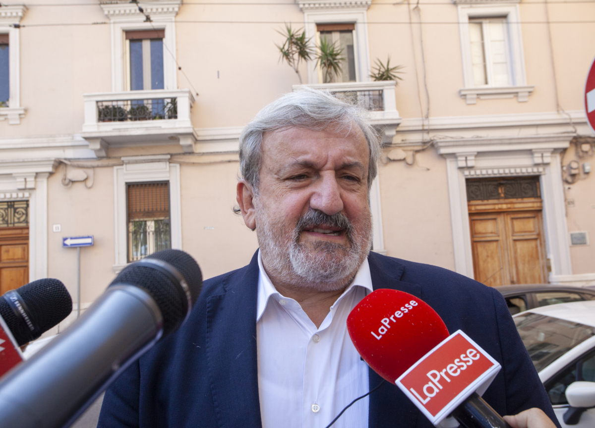 Autonomia, Zaia: “Inizia la rivoluzione, ci sarà equa divisione del benessere” Autonomia, Zaia: “Inizia la rivoluzione, ci sarà equa divisione del benessere”