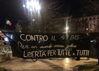 Anarchici in manifestazione a Milano: “Fuori Cospito dal 41bis”. FOTO