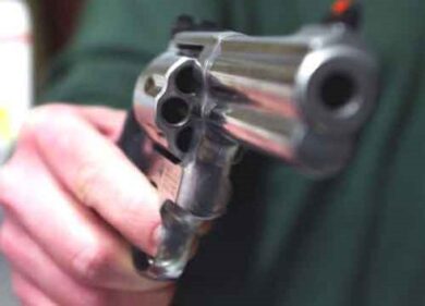 Ostia, esecuzione in stile mafioso davanti casa: freddato un pregiudicato