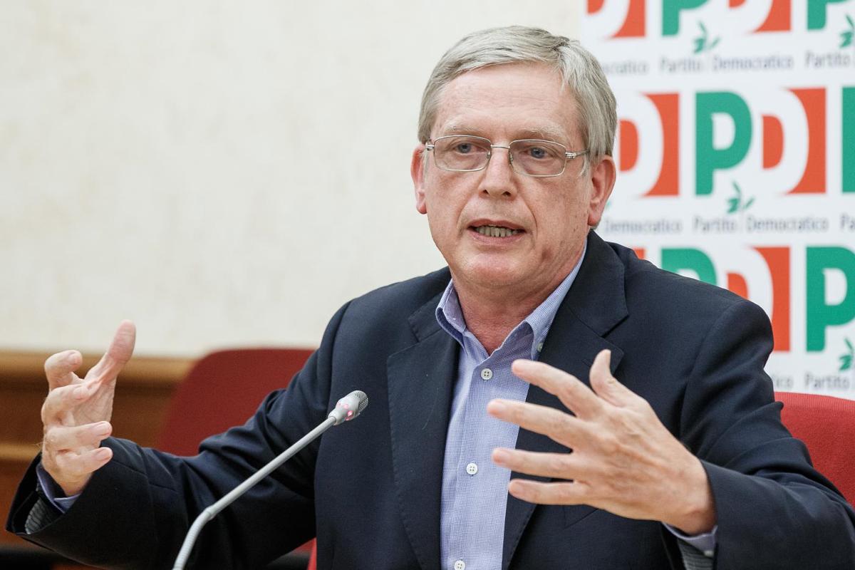 Pd, siluro Cuperlo: “Dietro Schlein e Bonaccini c’è il solito establishment” Pd, siluro Cuperlo: “Dietro Schlein e Bonaccini c’è il solito establishment”