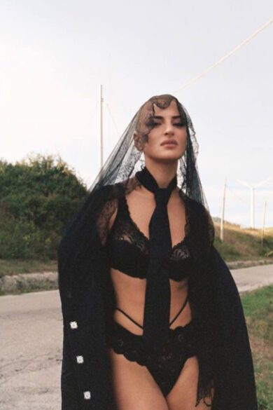 Sanremo 2023, Arisa provoca con foto bollenti, prima del duetto con Grignani