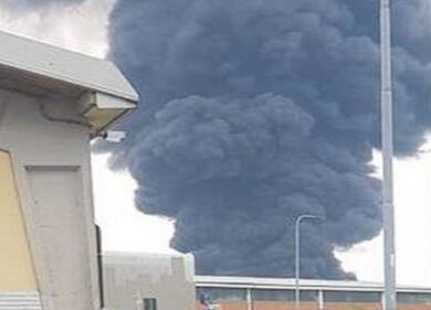 Incendio in palazzina: nove intossicati