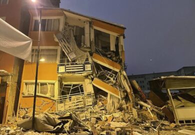 Terremoto in Turchia, migliaia di morti. Erdogan proclama il lutto nazionale