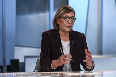 Flavia Perina attacca Giorgia Meloni. La premier non è Calimero, ma Kill Bill