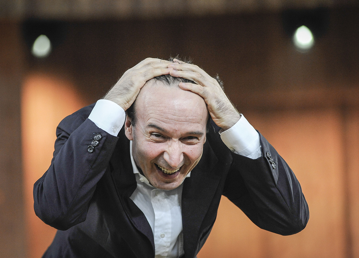 Sanremo 2023: è bufera sul cachet di Benigni: “La Rai dica quanto lo paga” Sanremo 2023: è bufera sul cachet di Benigni: “La Rai dica quanto lo paga”