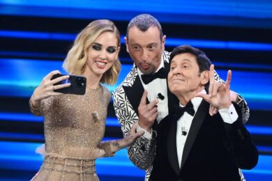 Sanremo, Benigni celebra la Costituzione: il dietrofront del guitto toscano