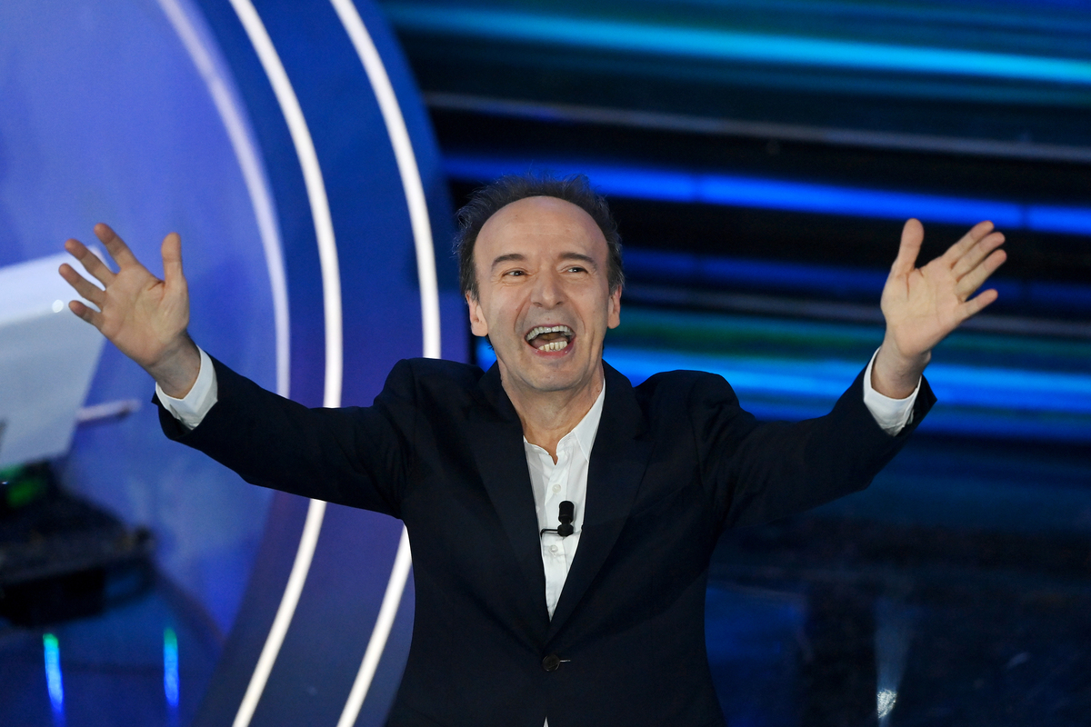 Sanremo, Benigni celebra la Costituzione: il dietrofront del guitto toscano