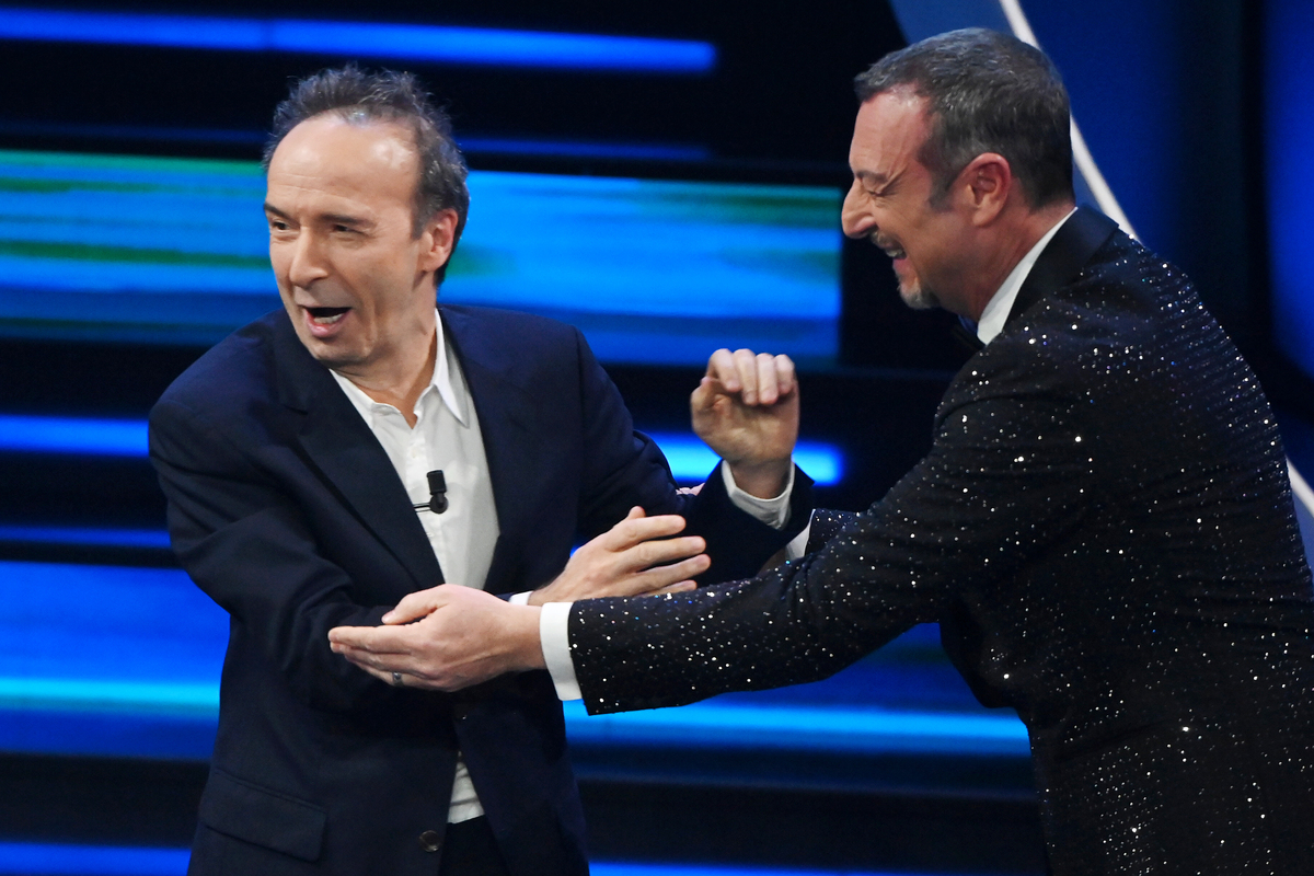 Sanremo, Benigni celebra la Costituzione: il dietrofront del guitto toscano
