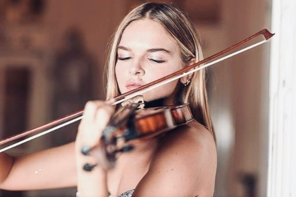 Chi è Laura Marzadori, il primo violino della Scala che suona a Sanremo 2023