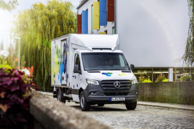 Mercedes-Benz presenta il nuovo eSprinter in allestimento eVan
