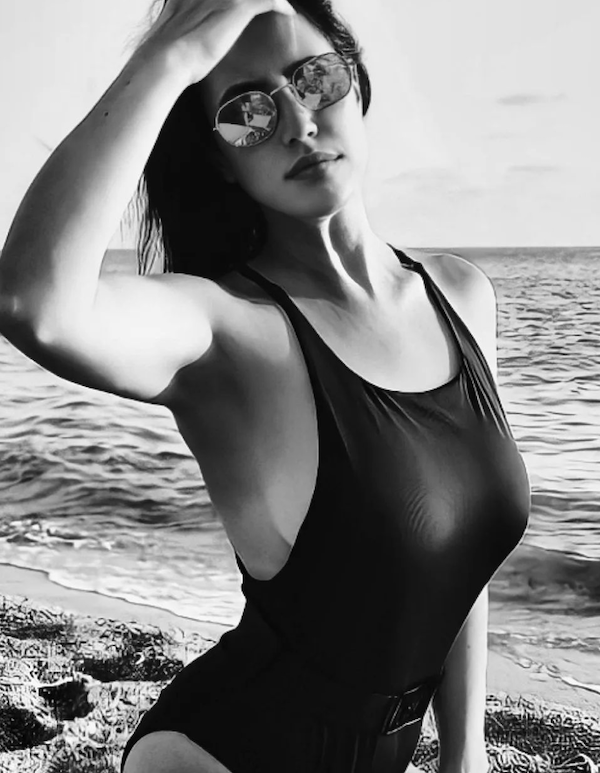 Claudia Ruggeri in bikini, curve da urlo. Ecco chi è la star di Avanti un Altro e parente di Bonolis