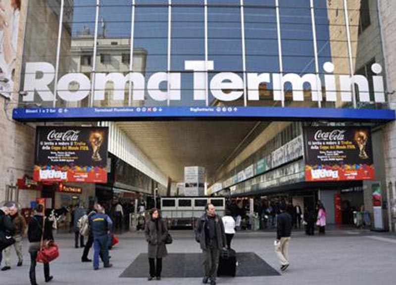 Termini, accoltellato da 3 nordafricani. Rampelli: “Stazione in mano a mala” Termini, accoltellato da 3 nordafricani. Rampelli: “Stazione in mano a mala”