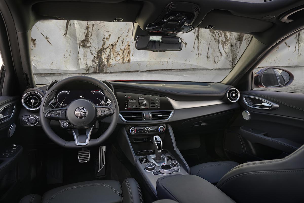 Alfa Romeo svela le nuove Giulia e Stelvio Alfa Romeo svela le nuove Giulia e Stelvio