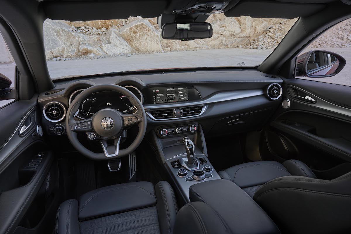 Alfa Romeo svela le nuove Giulia e Stelvio Alfa Romeo svela le nuove Giulia e Stelvio