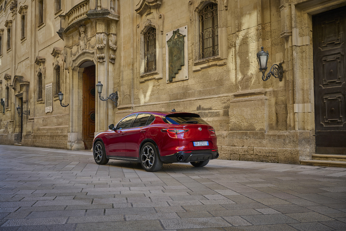 Alfa Romeo svela le nuove Giulia e Stelvio Alfa Romeo svela le nuove Giulia e Stelvio