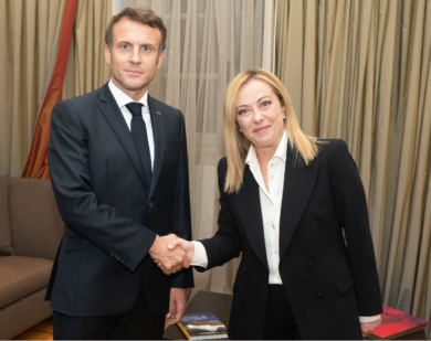 Zelensky in Ue, guerra diplomatica in Europa: tra Meloni e Macron finisce pari