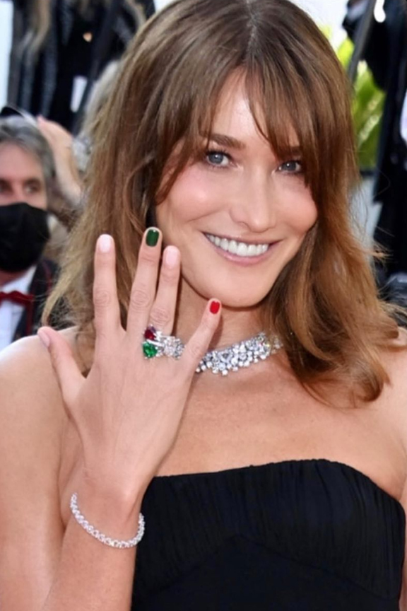 Carla Bruni ospite a Sanremo, dalla musica all’amore con Sarkozy. Ecco chi è Carla Bruni ospite a Sanremo, dalla musica all’amore con Sarkozy. Ecco chi è