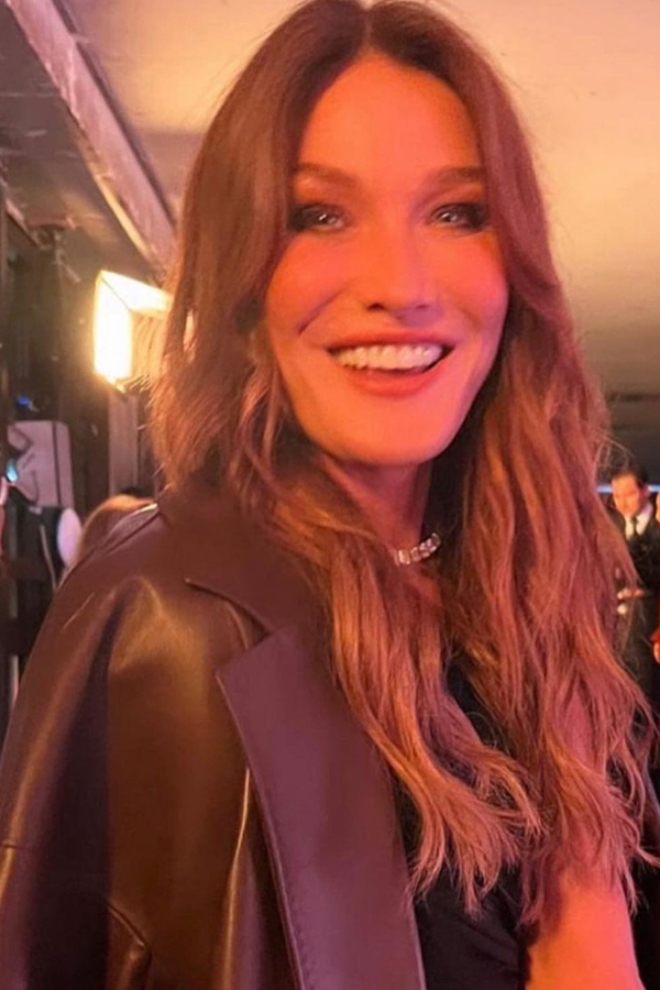 Carla Bruni ospite a Sanremo, dalla musica all’amore con Sarkozy. Ecco chi è Carla Bruni ospite a Sanremo, dalla musica all’amore con Sarkozy. Ecco chi è