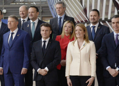 Meloni “soddisfatta” del vertice in Ue: resta il gelo con Macron sull’Ucraina