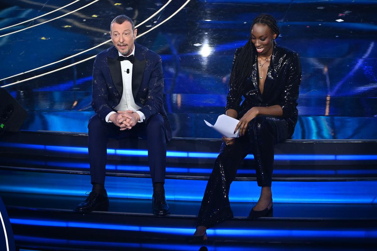 Sanremo 2023, Egonu cita Vita spericolata di Vasco Rossi e.. Il monologo Sanremo 2023, Egonu cita Vita spericolata di Vasco Rossi e.. Il monologo