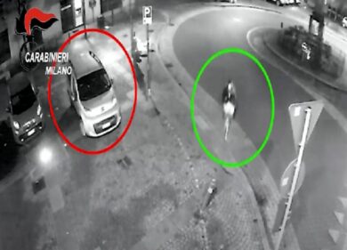 Violentata nel parcheggio del supermercato dove lavora: arrestato