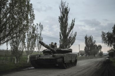 Guerra Ucraina: Meloni manda nuove armi, ma ha dubbi. Pronto il sesto decreto