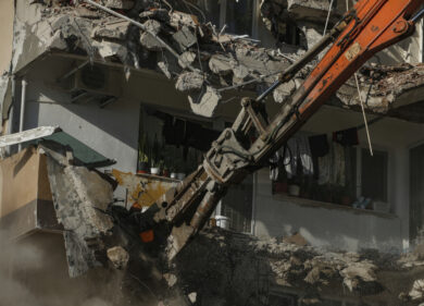 Terremoto Turchia, oltre 40 mila le vittime. Erdogan arresta 100 costruttori