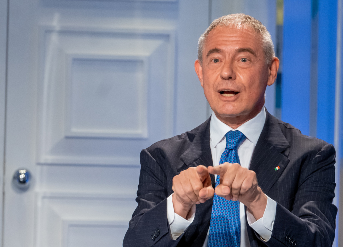 Governo, Urso: “Gas? Autonomi dalla Russia già nel 2023. Italia hub europeo” Governo, Urso: “Gas? Autonomi dalla Russia già nel 2023. Italia hub europeo”