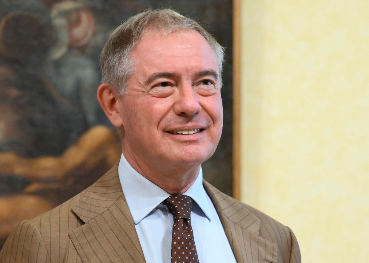 Governo, Urso: “Gas? Autonomi dalla Russia già nel 2023. Italia hub europeo” Governo, Urso: “Gas? Autonomi dalla Russia già nel 2023. Italia hub europeo”