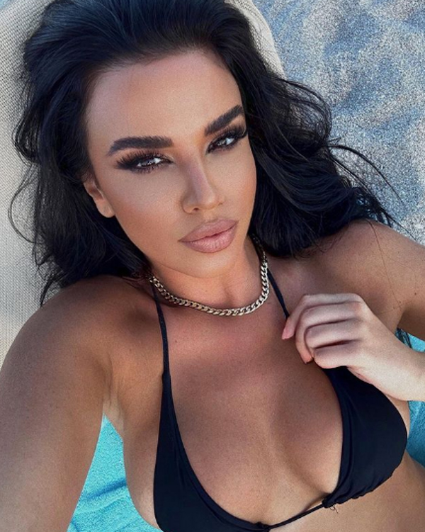 Ivana Knoll, Onlyfans? La rivelazione della tifosa più sensuale del mondo Ivana Knoll, Onlyfans? La rivelazione della tifosa più sensuale del mondo