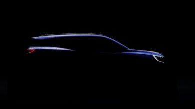Renault svela la silhouette di Nuovo Espace con un gioco di luci e ombre