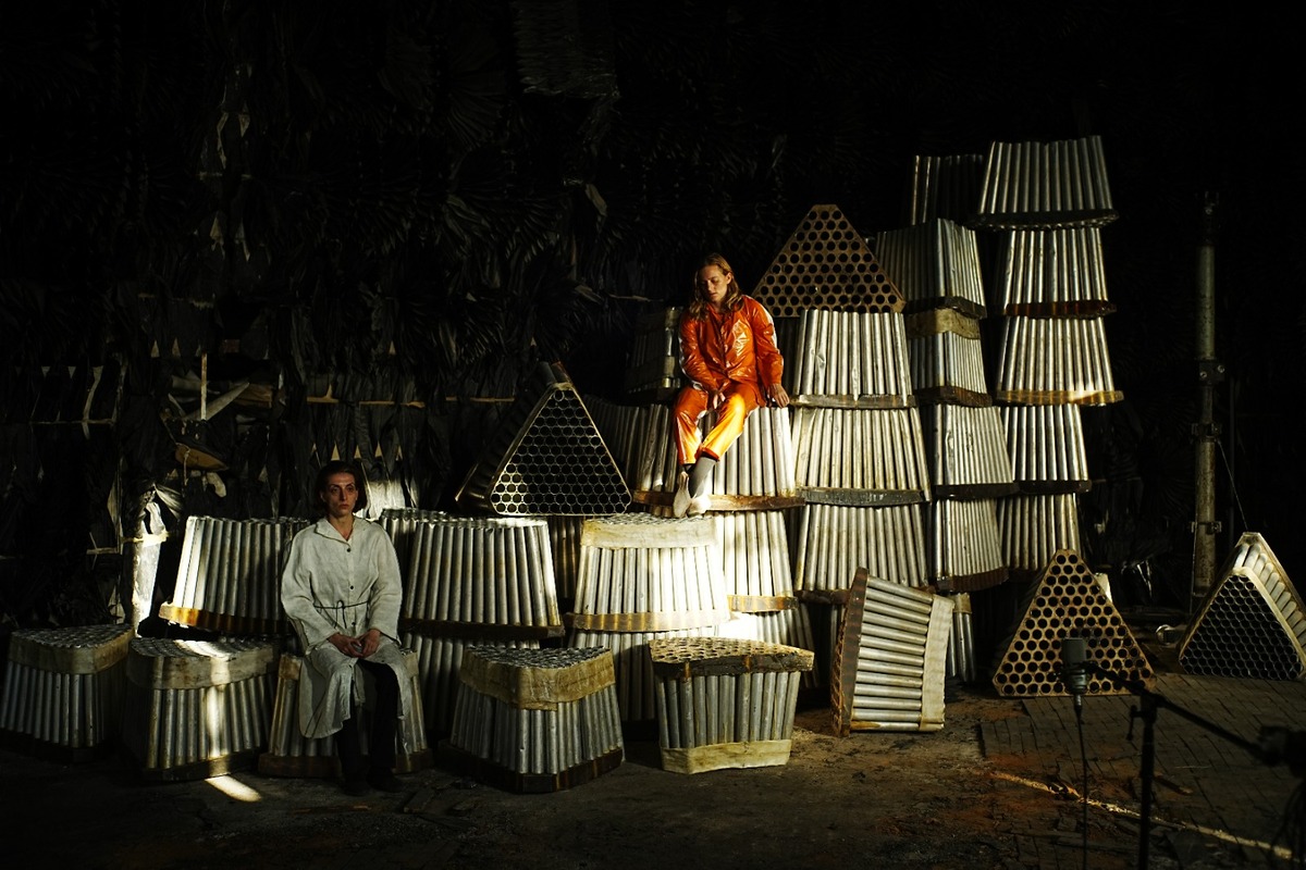 Colombo Industrie Tessili punta su Parigi: vestirà i volti del corto di Garush Colombo Industrie Tessili punta su Parigi: vestirà i volti del corto di Garush