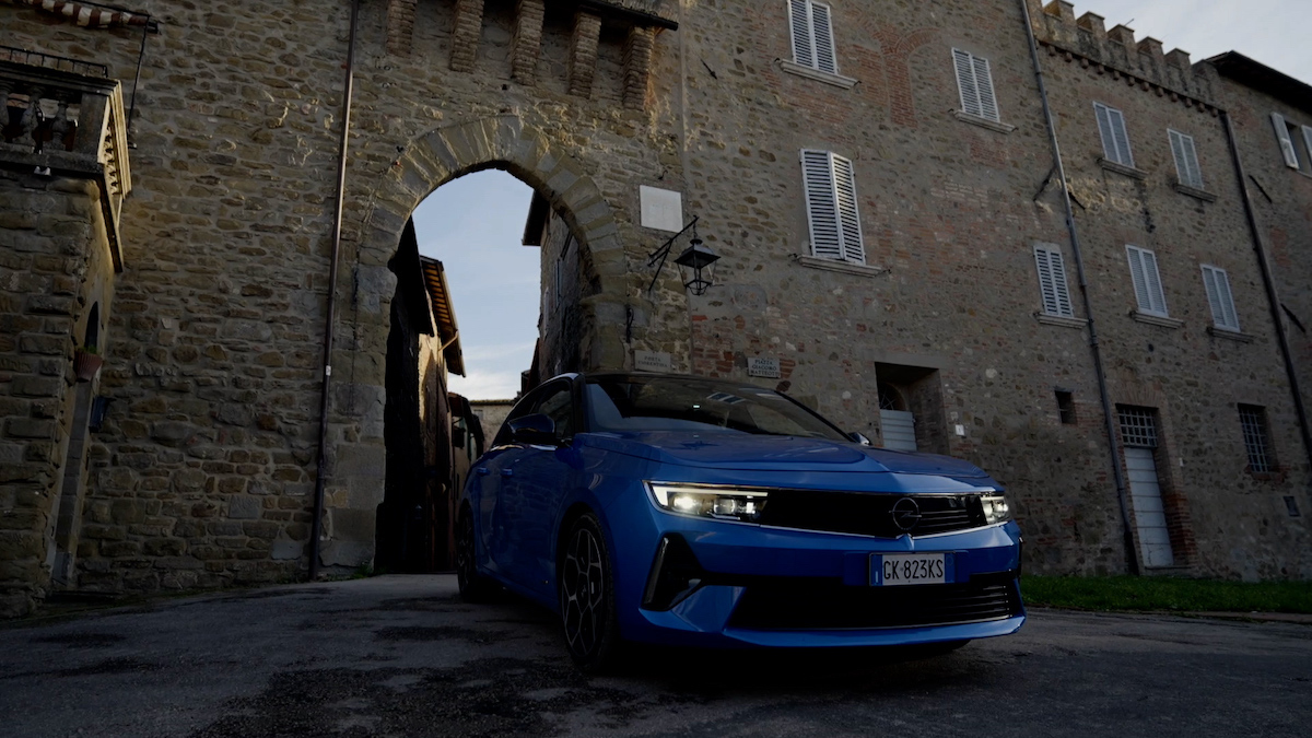 Opel Astra Plug-in Hybrid alla scoperta dei borghi dell’Umbria Opel Astra Plug-in Hybrid alla scoperta dei borghi dell’Umbria