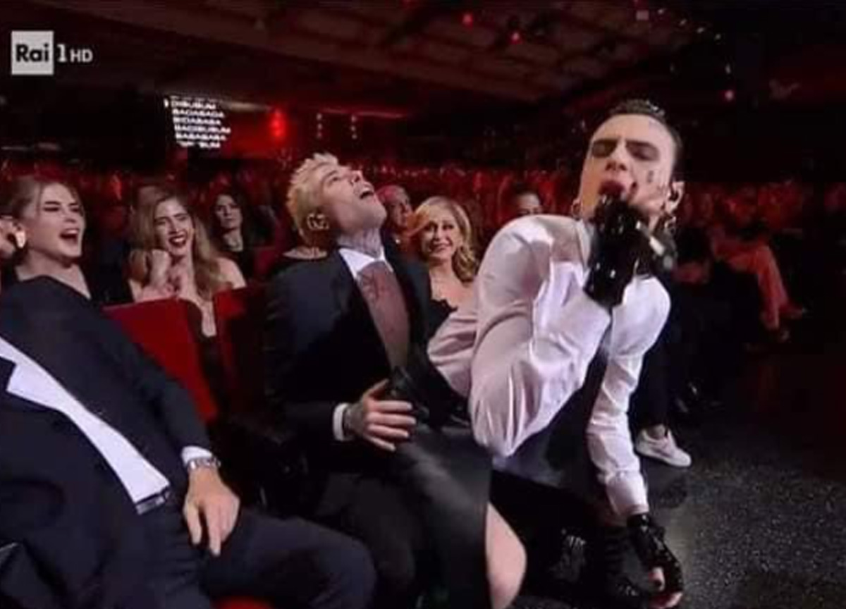 Rosa Chemical a Le Iene: “Il bacio con Fedez tradimento? No, era un gesto…” Rosa Chemical a Le Iene: “Il bacio con Fedez tradimento? No, era un gesto…”