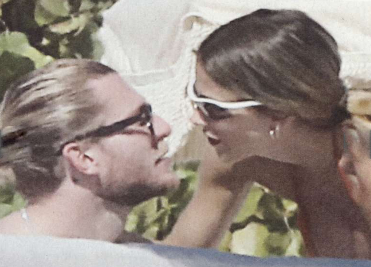 Diletta Leotta, gli amici: è incinta. E Karius…le accarezza il pancino Diletta Leotta, gli amici: è incinta. E Karius…le accarezza il pancino