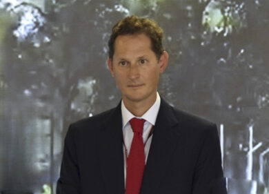John Elkann pronto a vendere i suoi giornali: ecco che cosa ha in mente