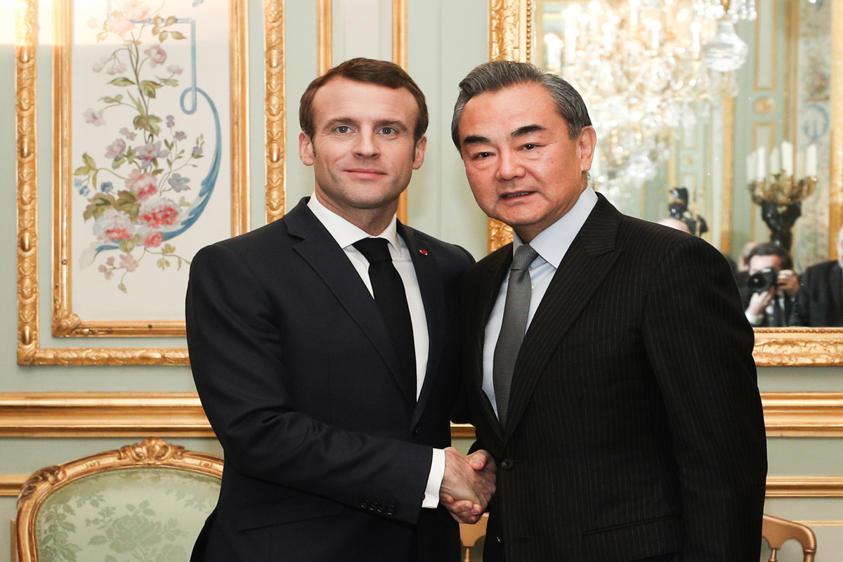 Ucraina, Wang Yi incontra Macron. L’obiettivo comune è la pace Ucraina, Wang Yi incontra Macron. L’obiettivo comune è la pace