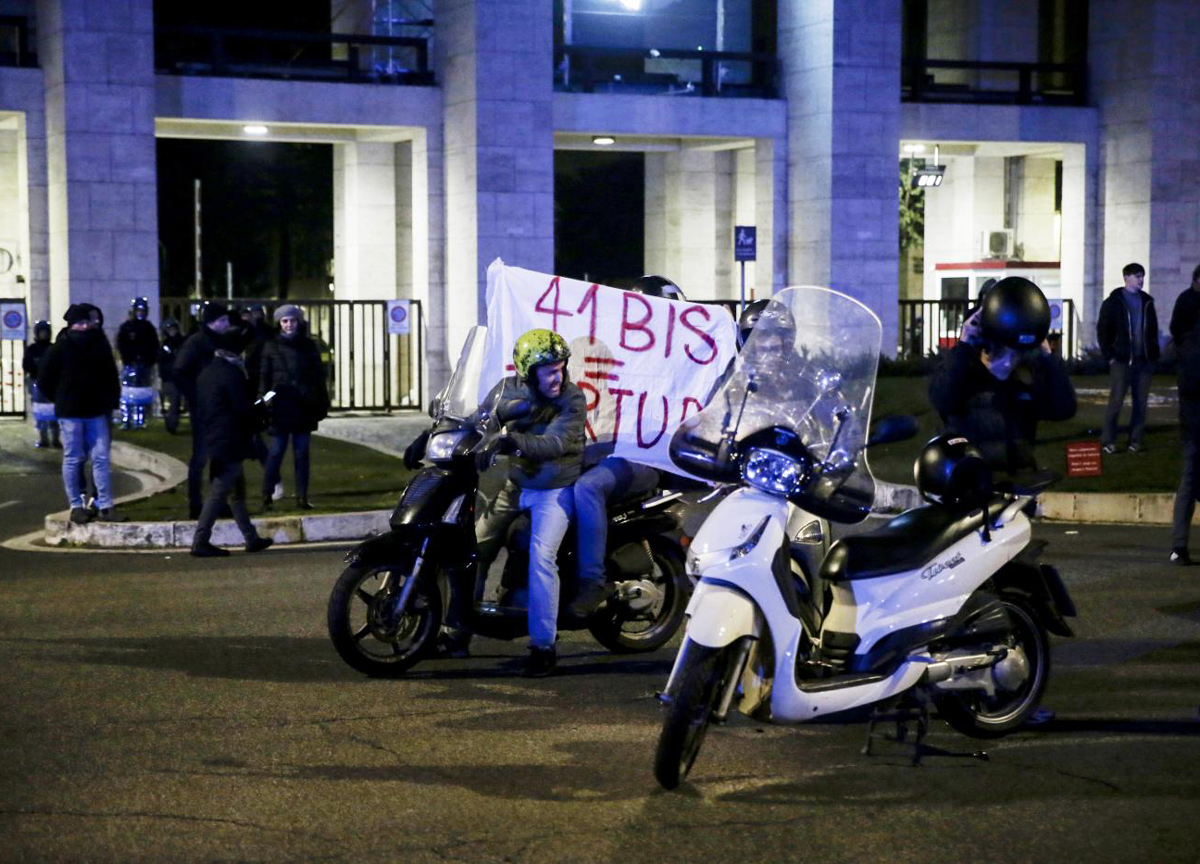 Anarchici in pizza, l’assedio a Roma: sabato 3 manifestazioni per Cospito