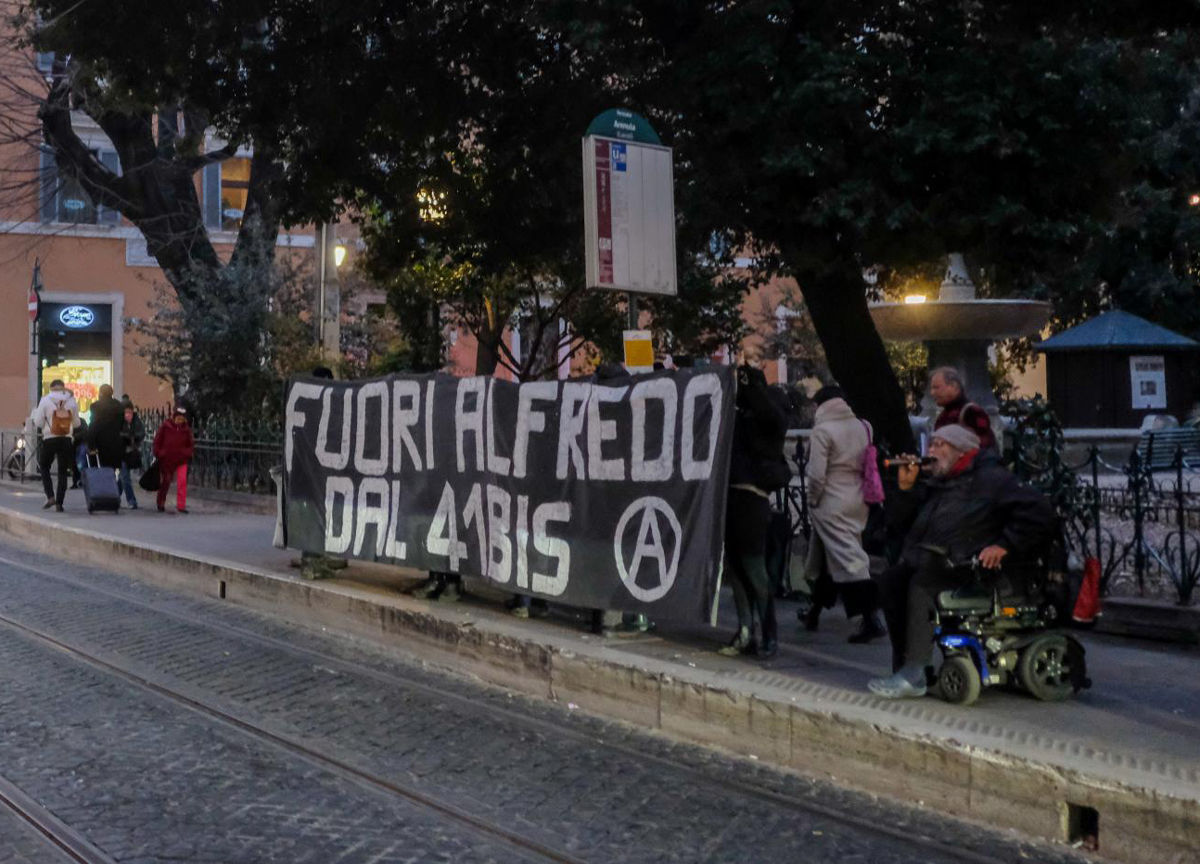 Anarchici in pizza, l’assedio a Roma: sabato 3 manifestazioni per Cospito