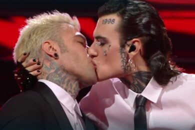 La limonata a Sanremo costa caro: denunciati Rosa Chemical e Fedez