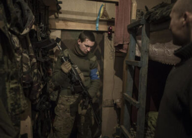 Ucraina, soldati addestrati dalla Nato. Il militare russo: “Ho visto torture”
