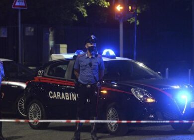 Cosenza, omicidio in pieno centro: donna uccide un 75enne a coltellate